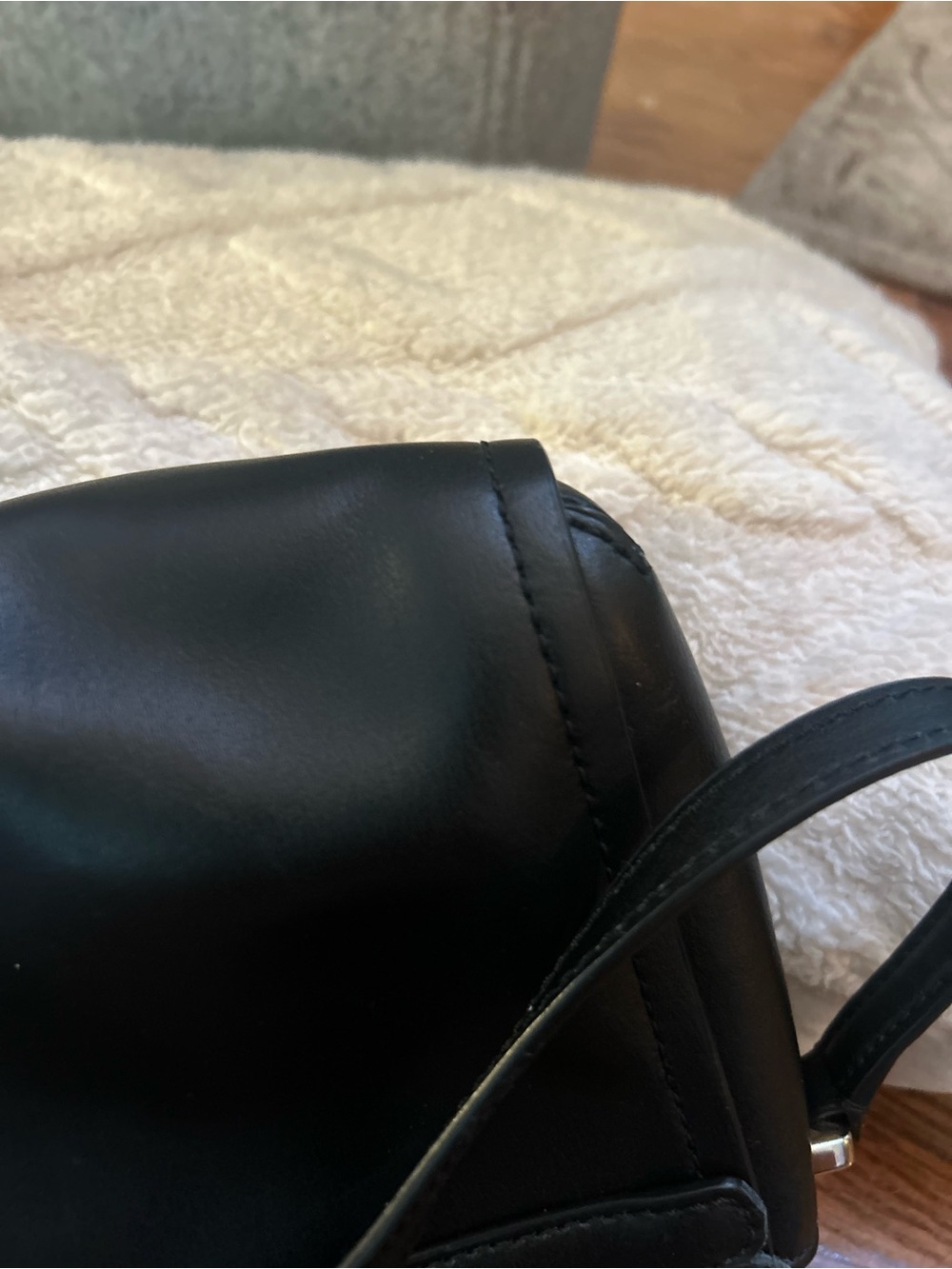 Kate Spade New York Scallop Leather Crossbody Bag Black - Picture 9 of 11